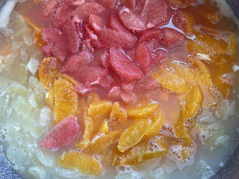 Cuisson d'agrumes pour confiture en alsace